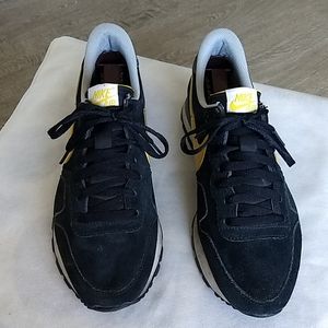 Vintage Nike air black suede with yellow swish